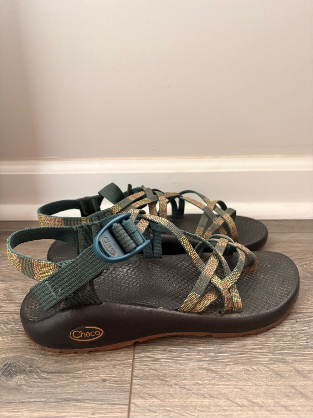Double strapped Chacos with toe loop - Picture 5 of 5
